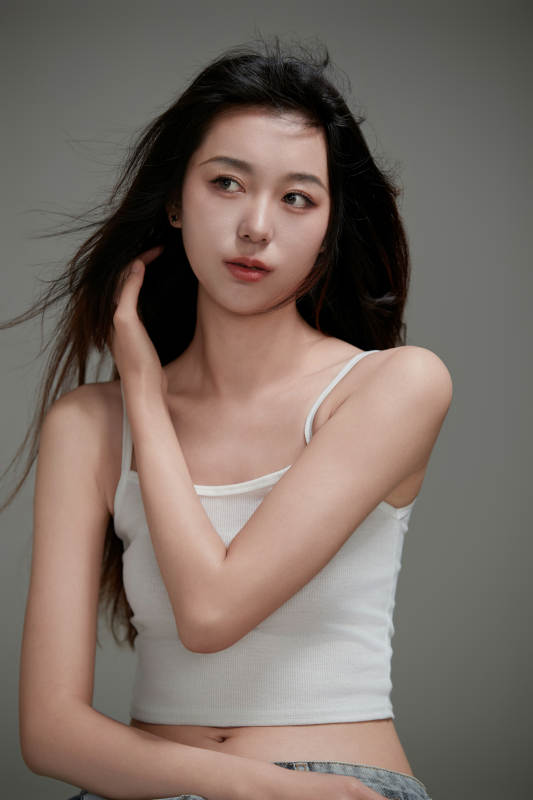 年轻活力亚洲年轻女性形象图片