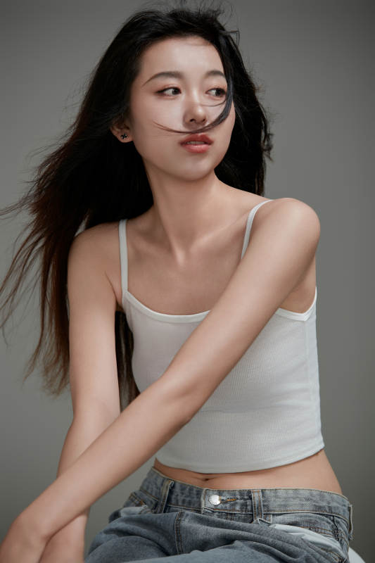 年轻活力亚洲年轻女性形象图片