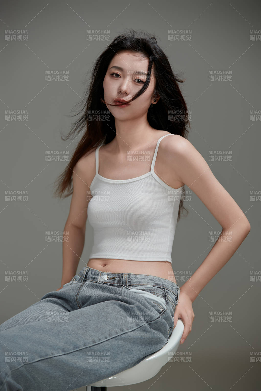 年轻活力亚洲年轻女性形象图片