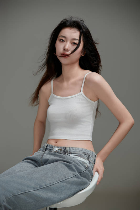 年轻活力亚洲年轻女性形象图片