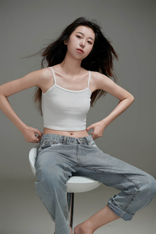 年轻活力亚洲年轻女性形象图片