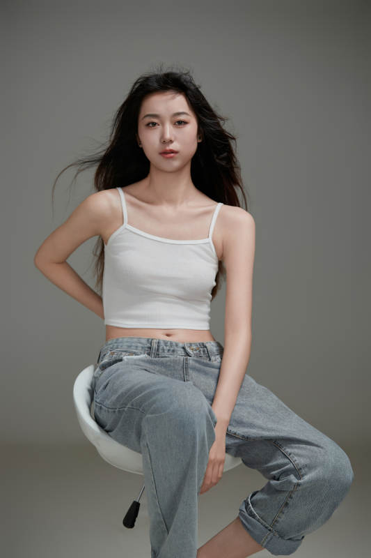 年轻活力亚洲年轻女性形象图片