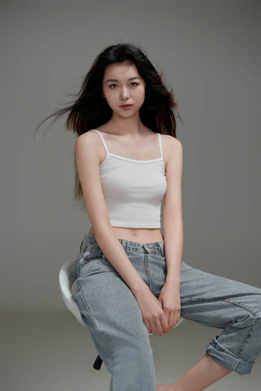 年轻活力亚洲年轻女性形象图片