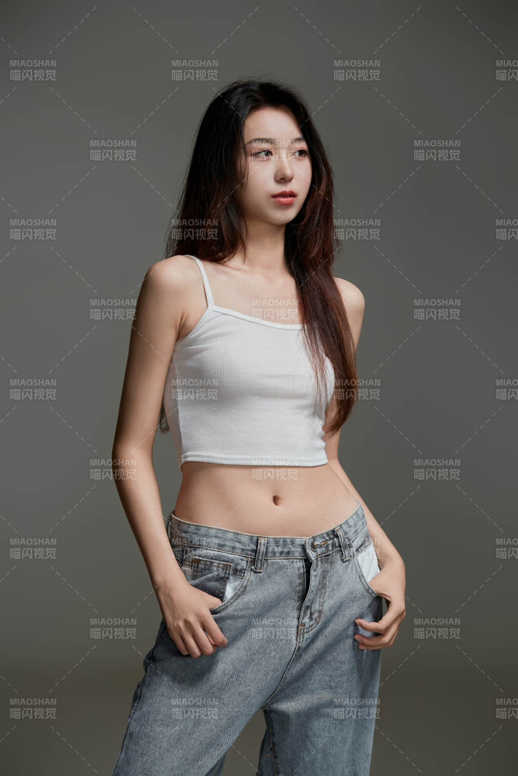 年轻活力亚洲年轻女性形象图片