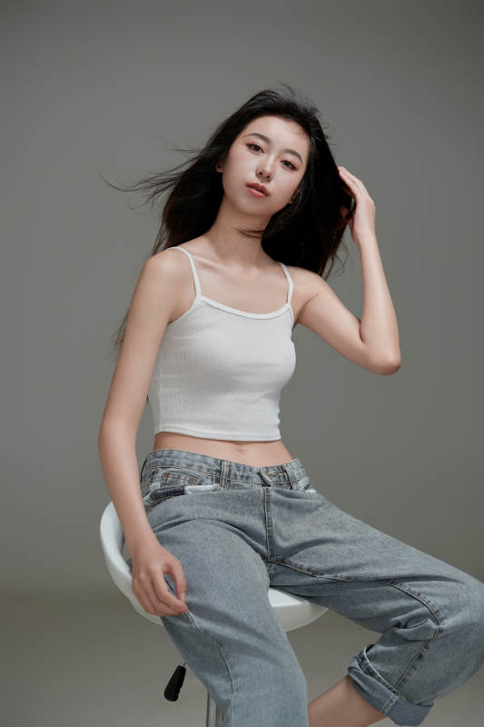 年轻活力亚洲年轻女性形象图片