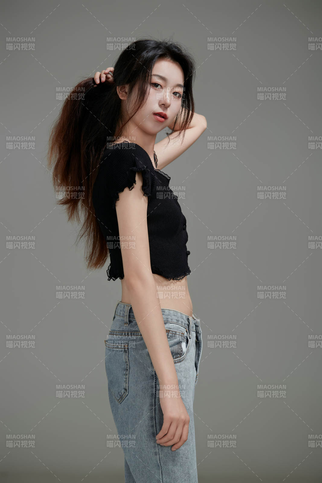 年轻活力亚洲年轻女性形象图片