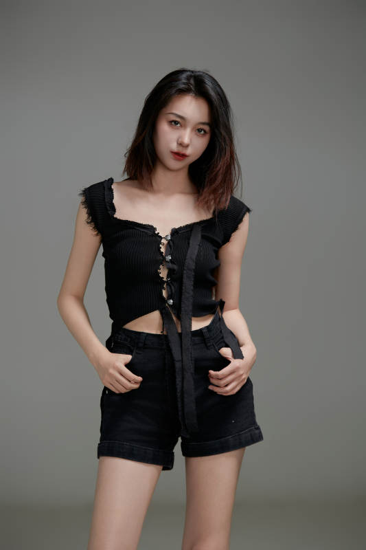 年轻活力亚洲年轻女性形象图片