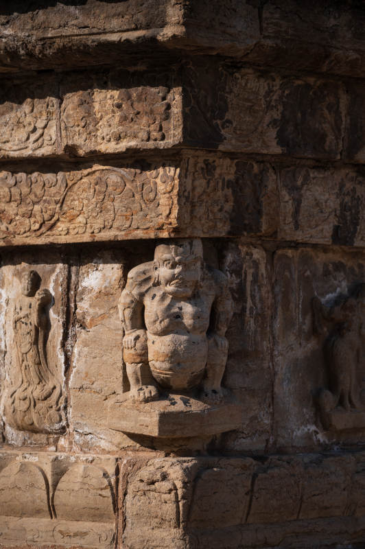 石雕神兽古墙图片