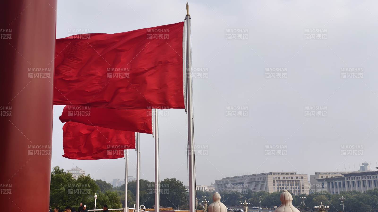 红旗飘扬天安门图片