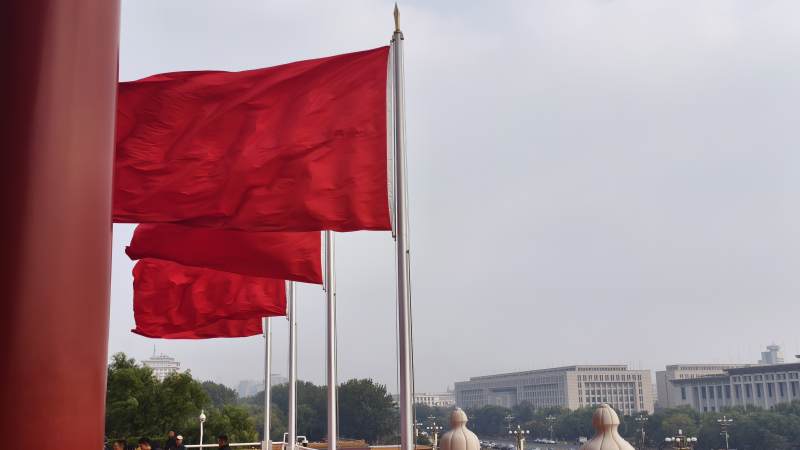 红旗飘扬天安门图片