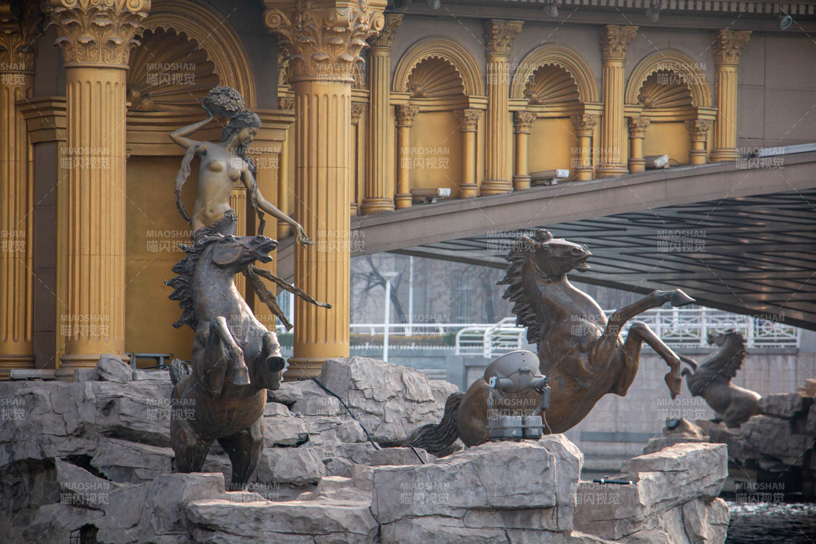 天津大光明桥雕塑群像图片