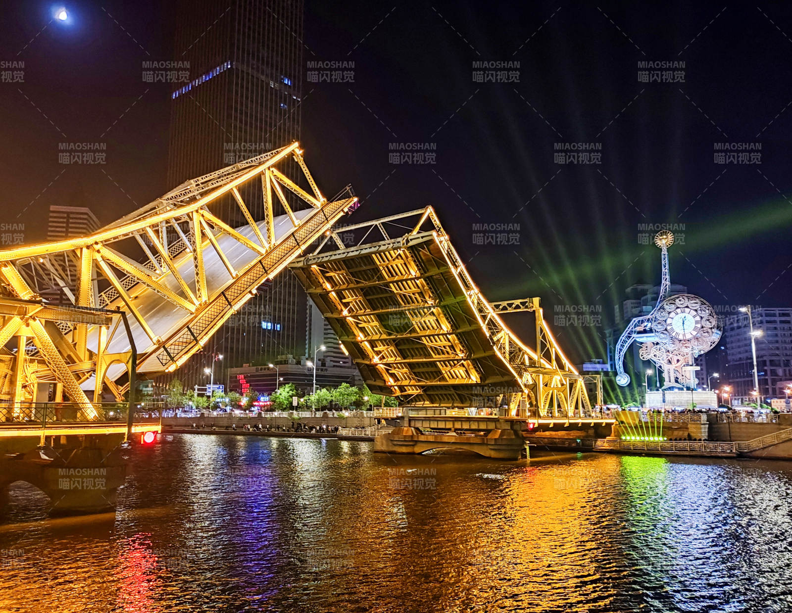 夜幕下的天津解放桥开桥仪式图片