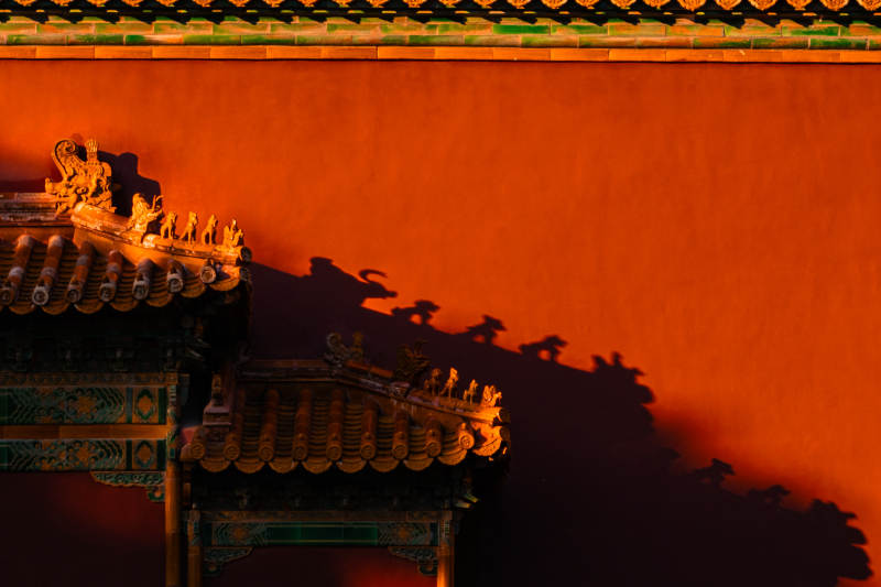 红墙金瓦映斜阳图片