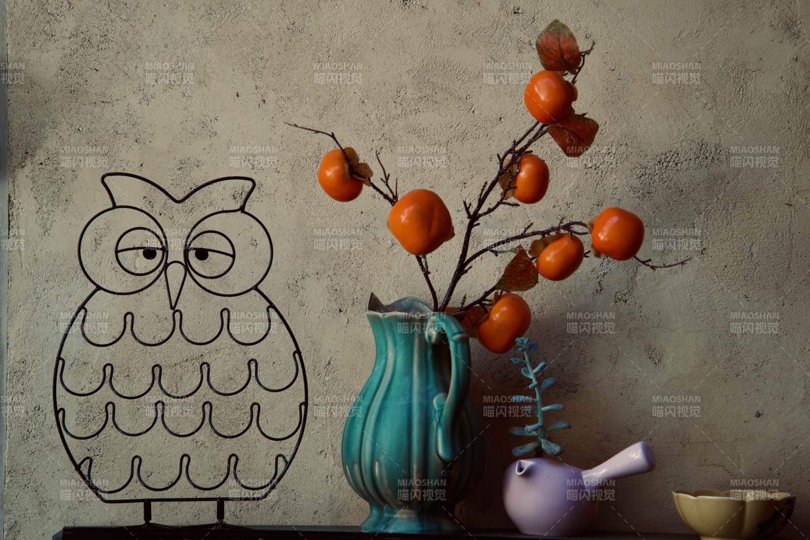 猫头鹰与柿子枝图片