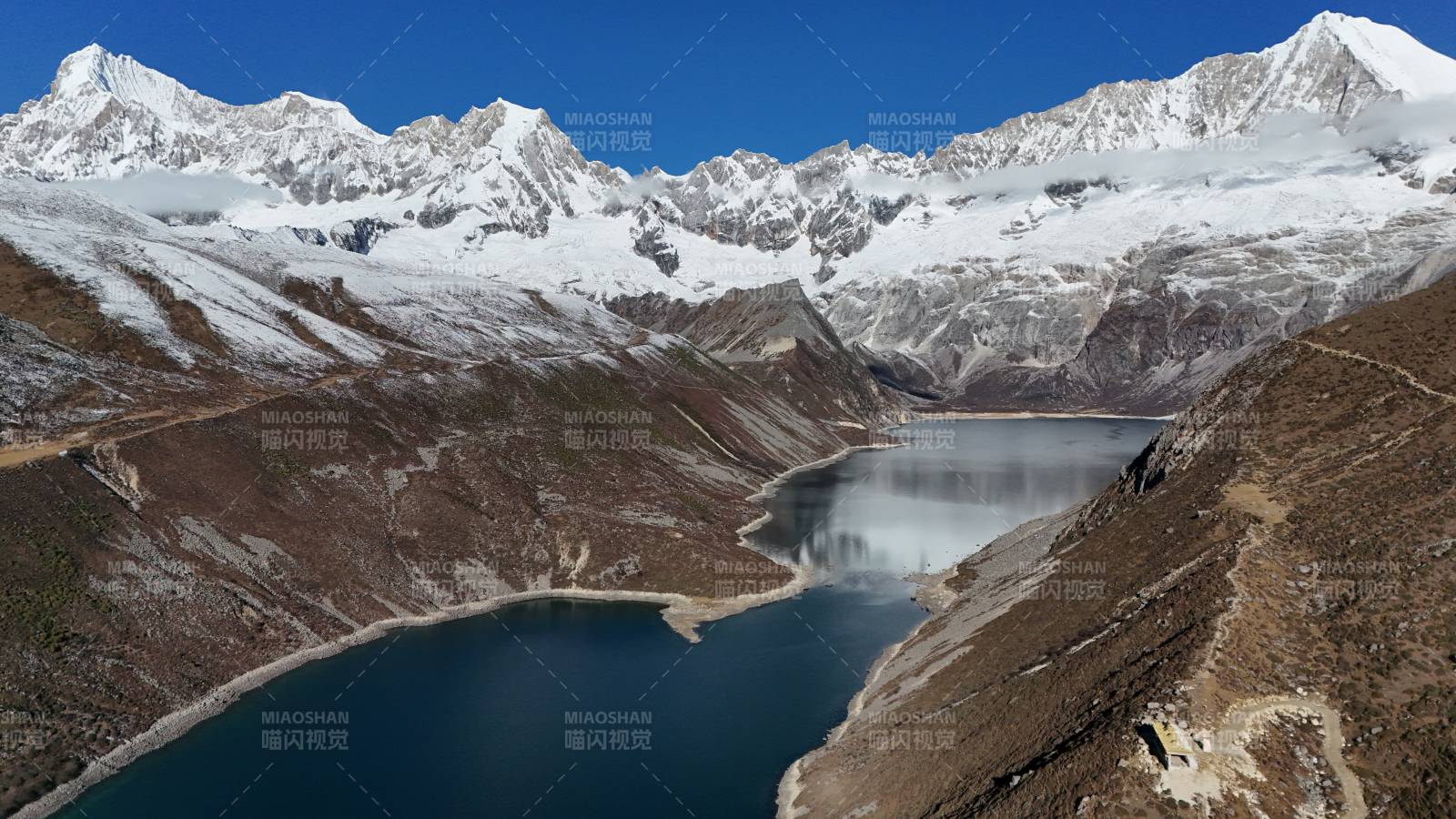 库拉岗日雪山图片