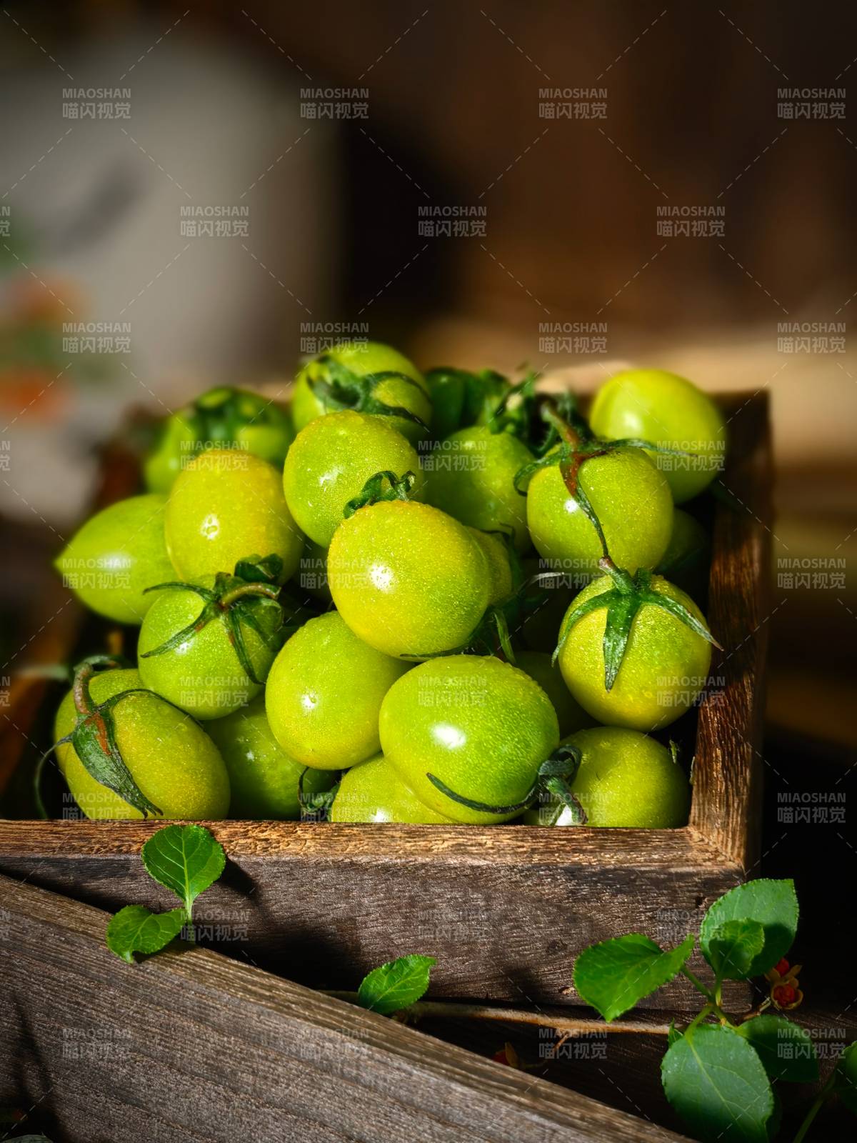 青番茄满箱图片