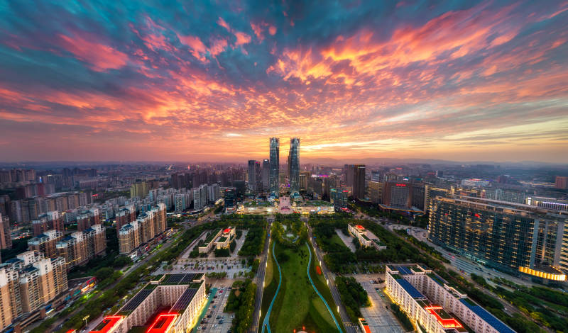 江西省南昌市城市黄昏火烧云美景图片