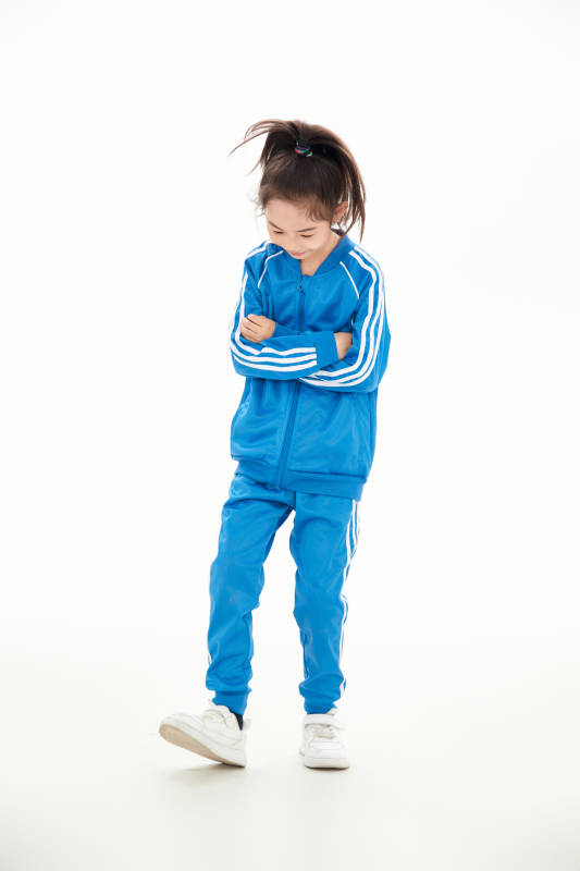 白色背景里的活泼可爱的中国小女孩,儿童,图片