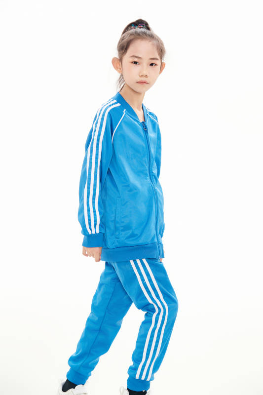 白色背景里的活泼可爱的中国小女孩,儿童,图片