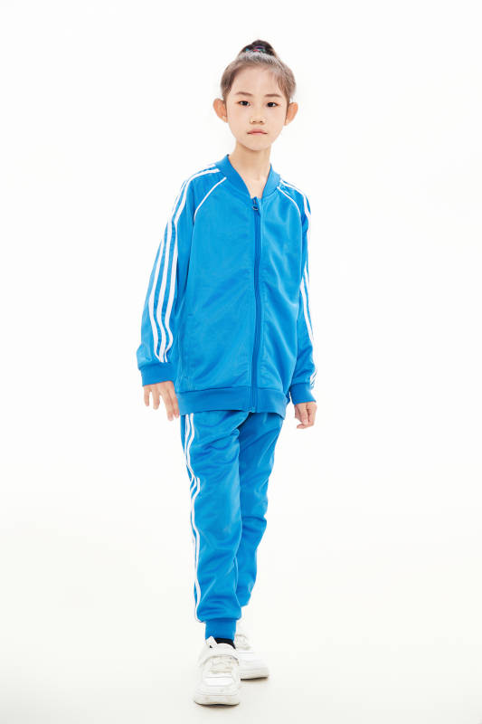 白色背景里的活泼可爱的中国小女孩,儿童,图片