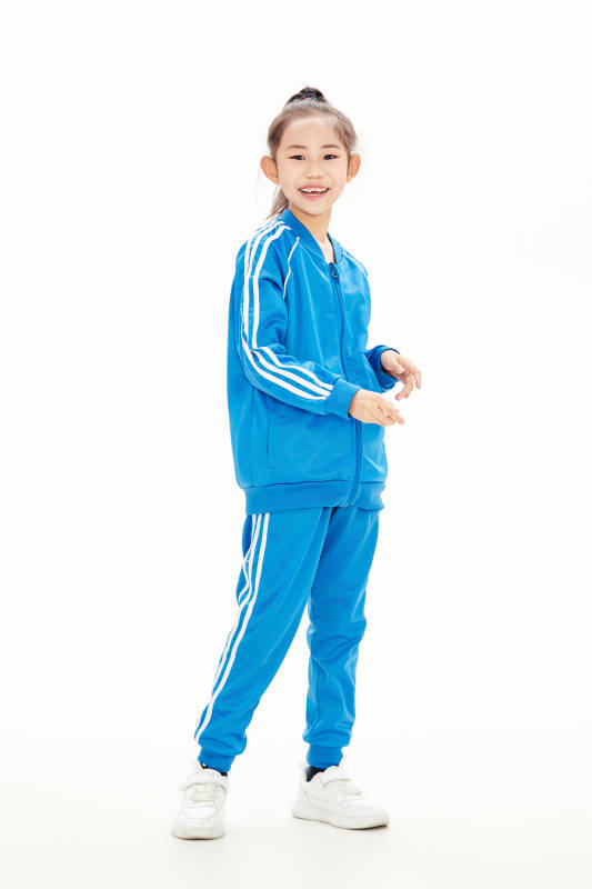 白色背景里的活泼可爱的中国小女孩,儿童,图片