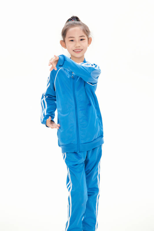 白色背景里的活泼可爱的中国小女孩,儿童,图片