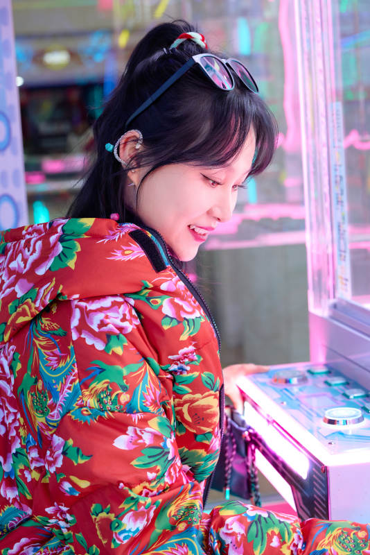 除夕在电子娱乐城游玩的亚洲美女图片