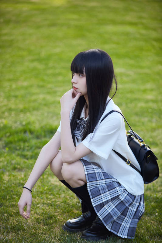 穿着日系JK制服的亚洲少女图片