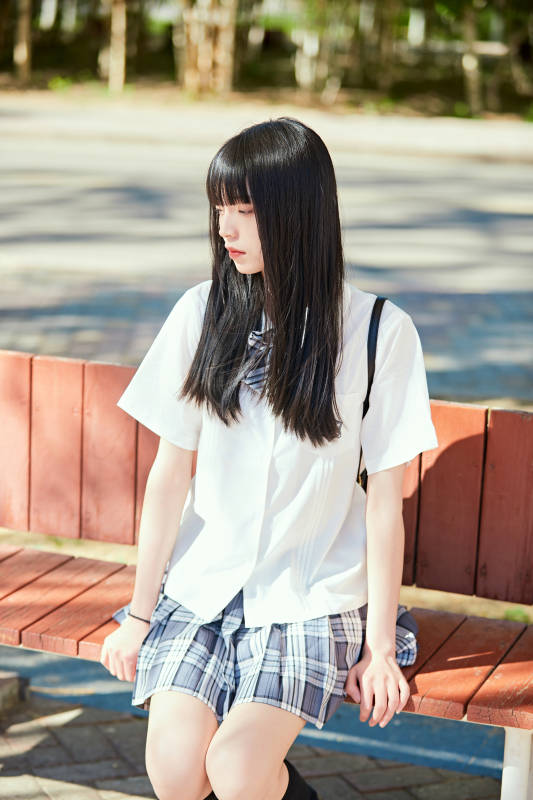 穿着日系JK制服的亚洲少女图片