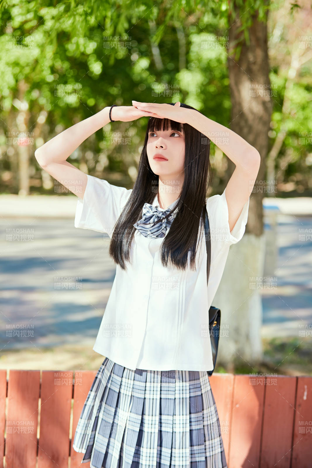 穿着日系JK制服的亚洲少女图片