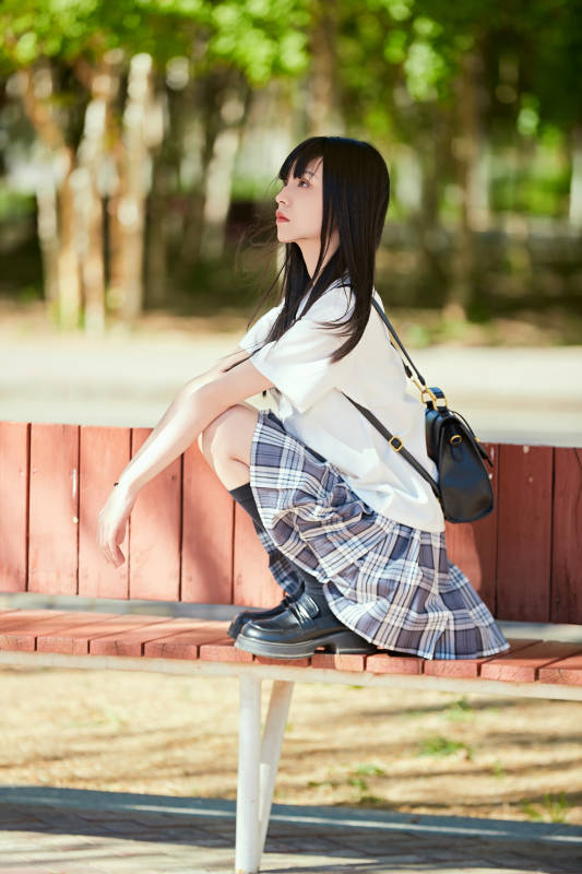 穿着日系JK制服的亚洲少女图片