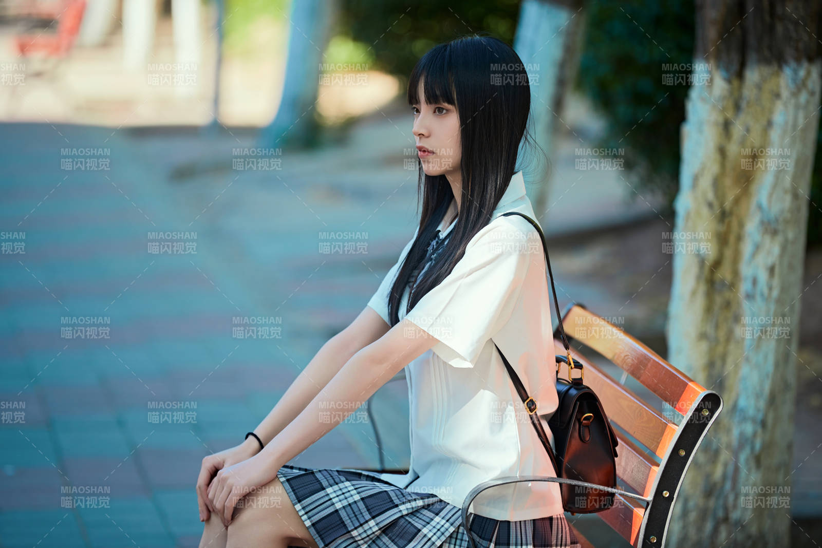 穿着日系JK制服的亚洲少女图片