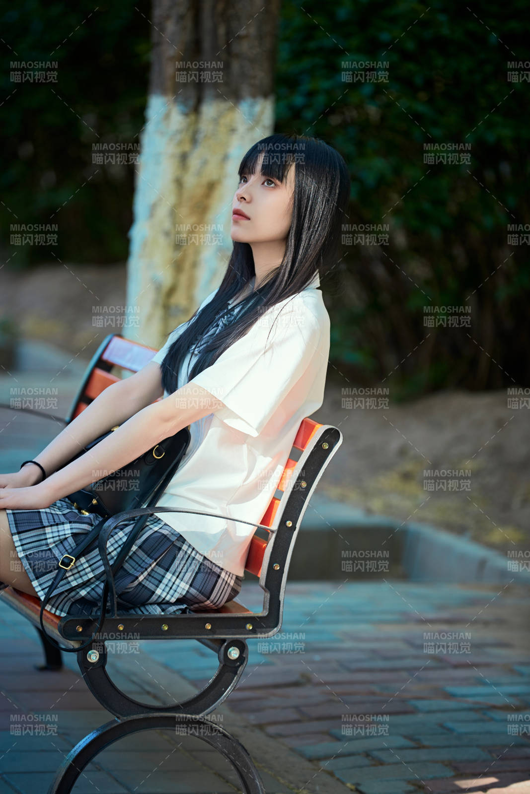 穿着日系JK制服的亚洲少女图片