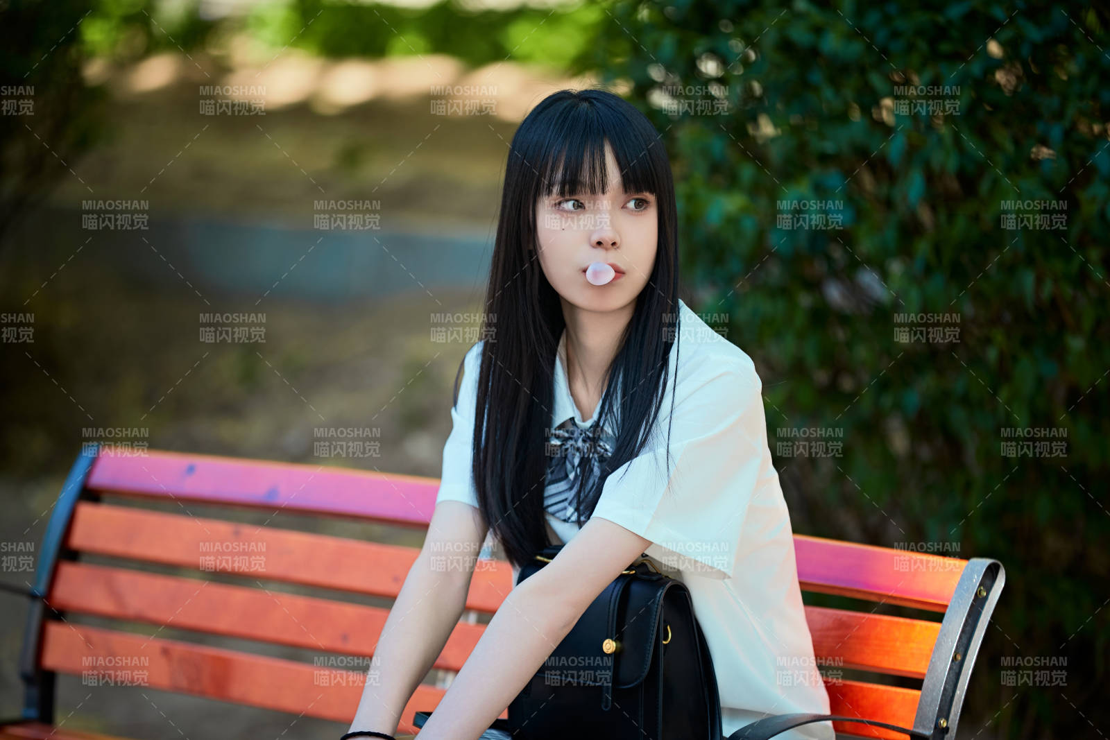 穿着日系JK制服的亚洲少女图片