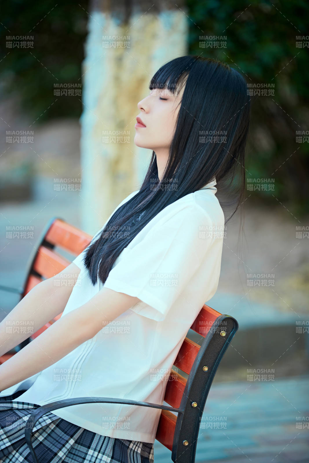 穿着日系JK制服的亚洲少女图片