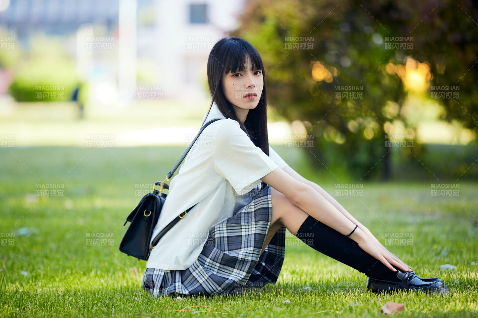 穿着日系JK制服的亚洲少女图片