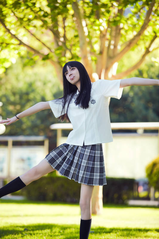 穿着日系JK制服的亚洲少女图片