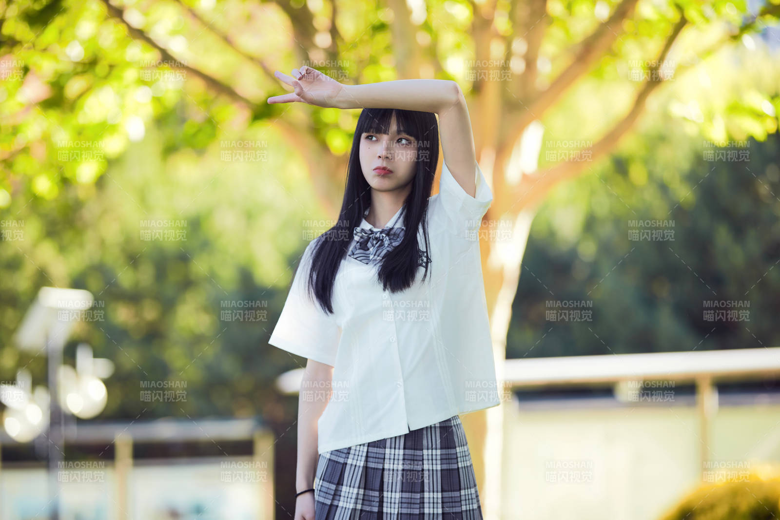 穿着日系JK制服的亚洲少女图片