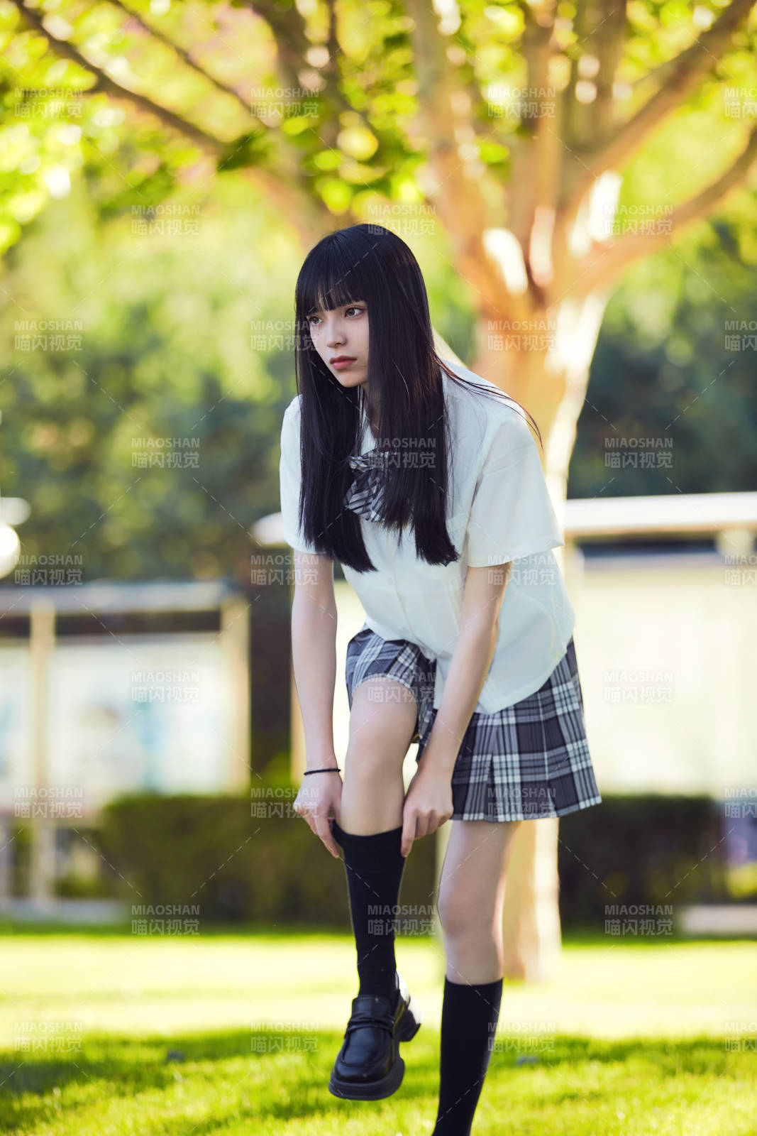 穿着日系JK制服的亚洲少女图片