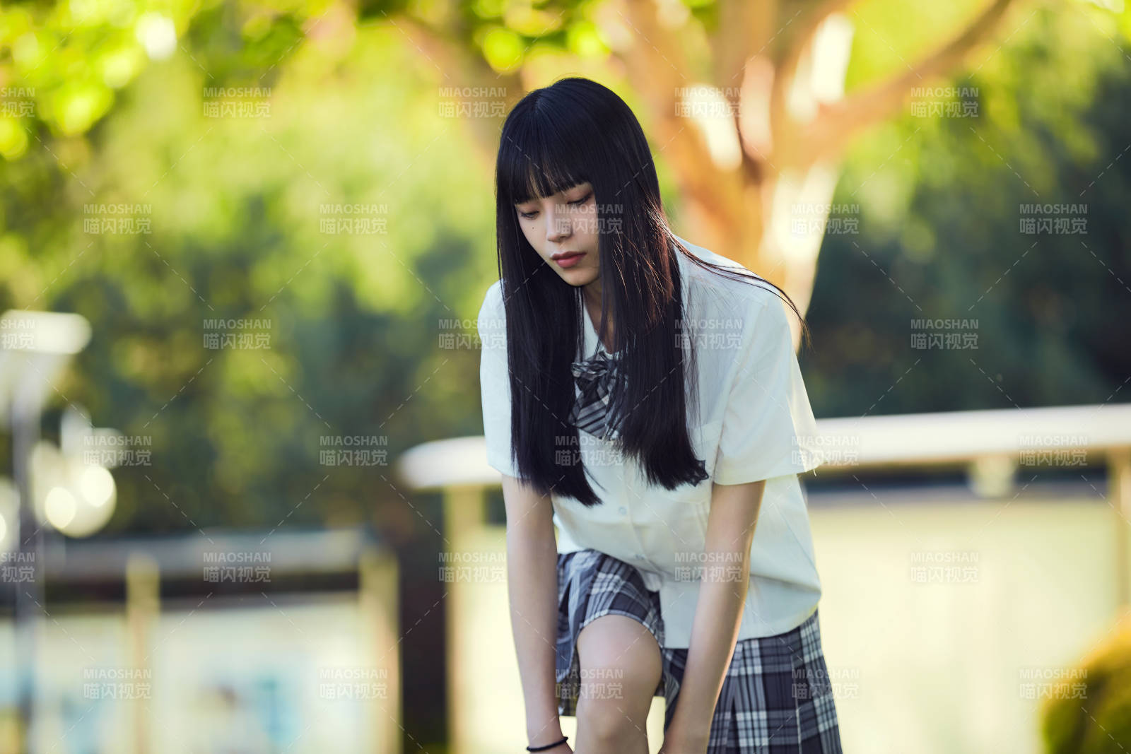 穿着日系JK制服的亚洲少女图片