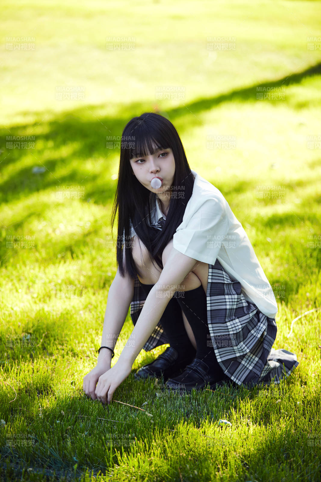 穿着日系JK制服的亚洲少女图片