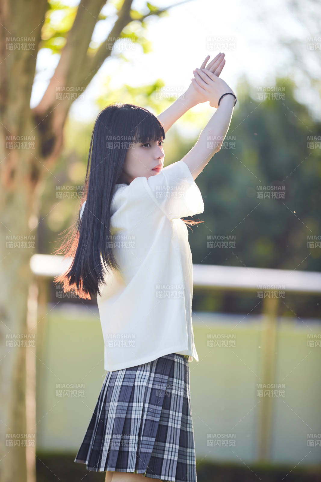 穿着日系JK制服的亚洲少女图片