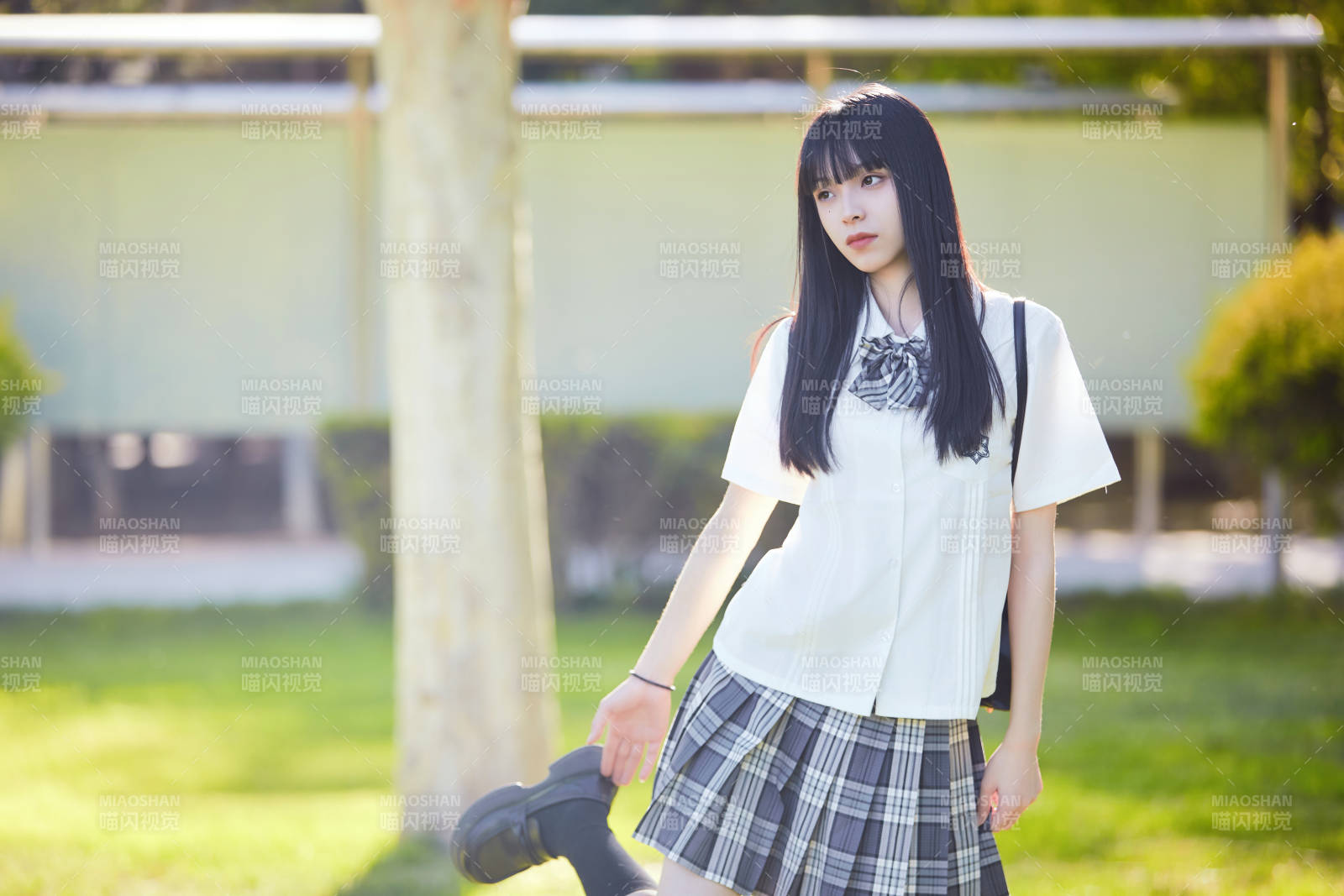 穿着日系JK制服的亚洲少女图片