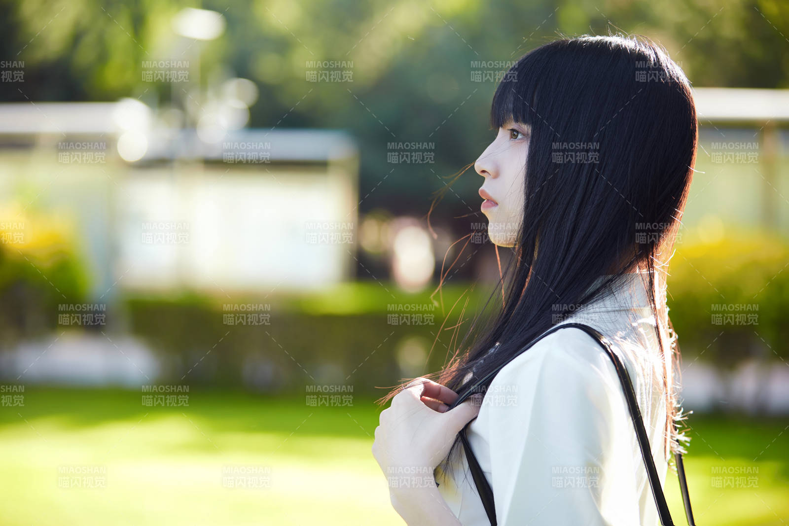 穿着日系JK制服的亚洲少女图片