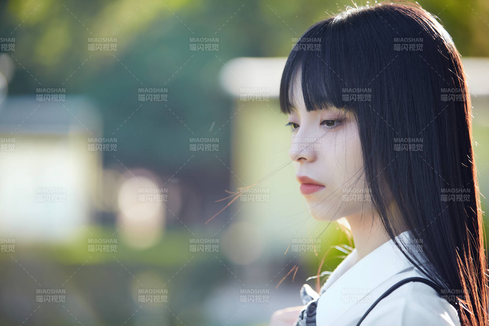 穿着日系JK制服的亚洲少女图片