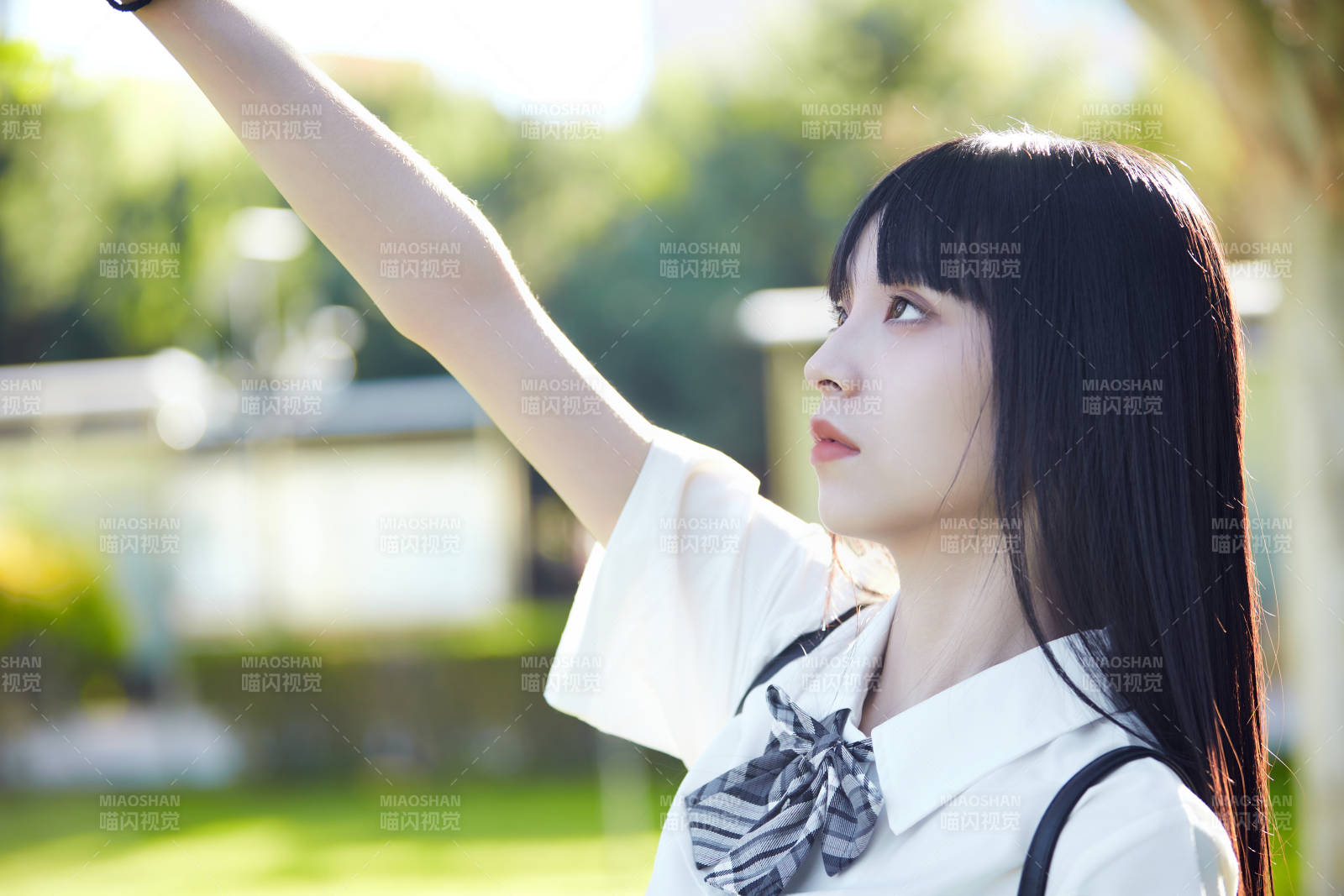 穿着日系JK制服的亚洲少女图片