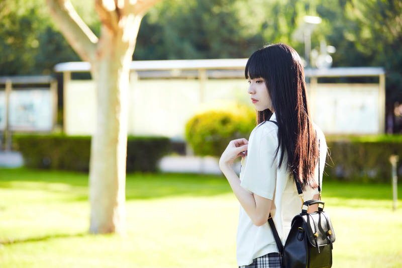 穿着日系JK制服的亚洲少女图片