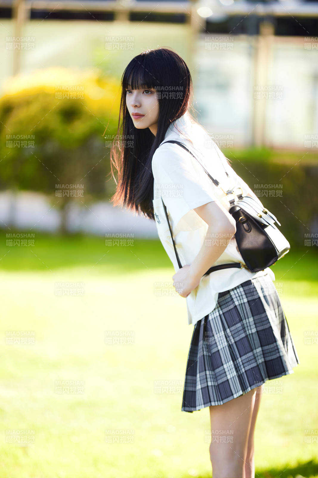 穿着日系JK制服的亚洲少女图片