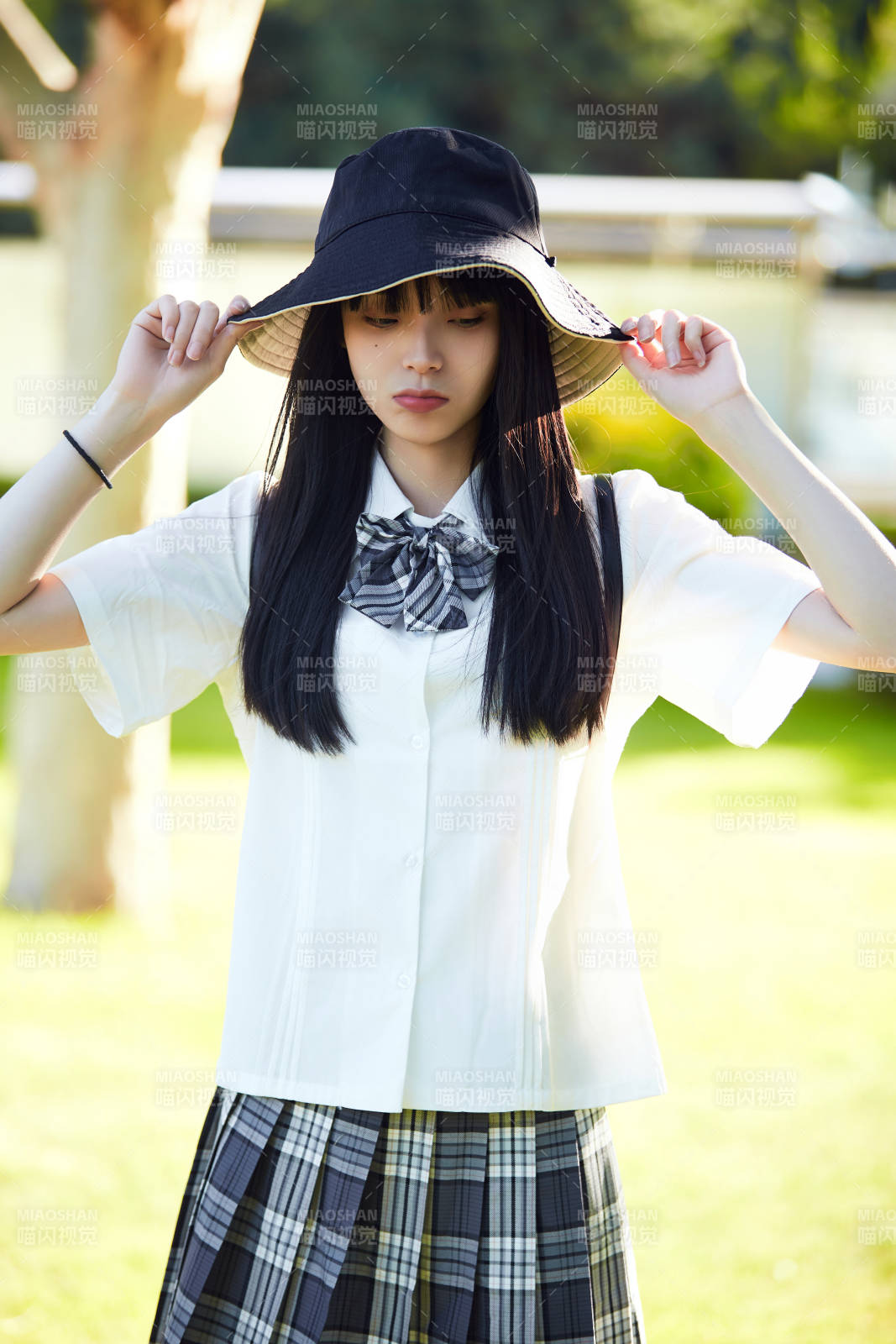 穿着日系JK制服的亚洲少女图片