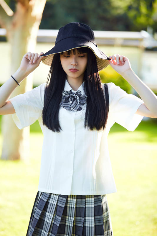 穿着日系JK制服的亚洲少女图片